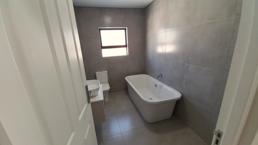 3 Bedroom Property for Sale in Brittania Beach Estate Western Cape